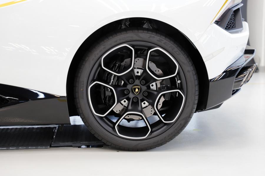 Колеса Lamborghini Huracan RWD Ad Personam (06894) 2017 года  (фото 5 из 13)